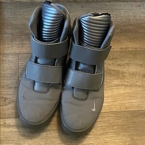 Nike Flystepper 2k3 Men's Metallic Gray Strap Sneakers Size 13